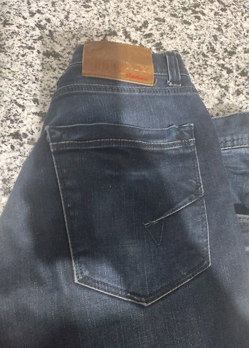 Gri tonlarında normal kesim kot pantolon - Görsel 3