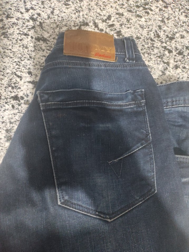 Gri tonlarında normal kesim kot pantolon - Görsel 3