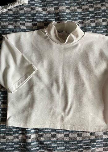 Beyaz Yüksek Yakalı Kısa Kollu Salaş Tişört - Görsel 3