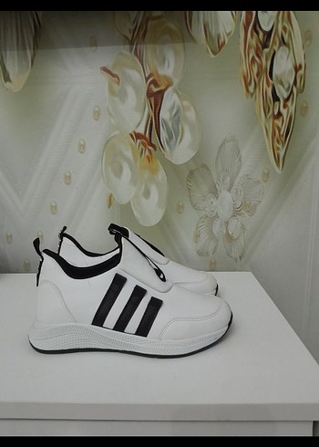 Diğer Beyaz Siyah Şeritli Kadın Sneakers