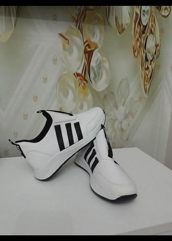 38 Beden Beyaz Siyah Şeritli Kadın Sneakers