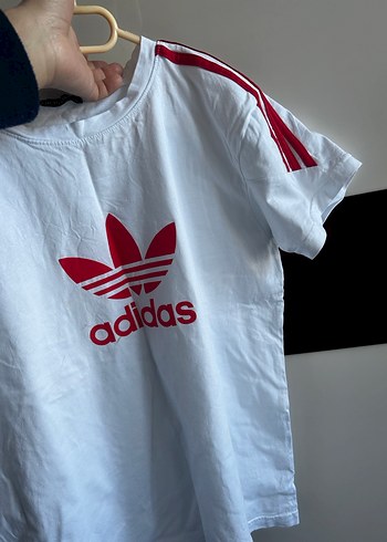 Beyaz adidas Baskılı tişört - Görsel 3