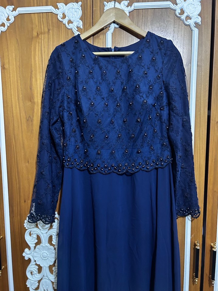 Nakışlı ve Boncuk İşlemeli Lacivert Uzun Abiye Elbise - Görsel 3