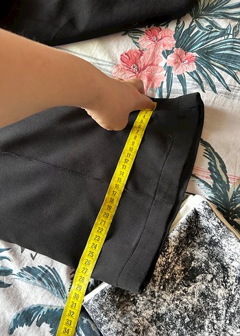 Siyah Pilili Kadın Midi Kumaş Pantolon - Görsel 4