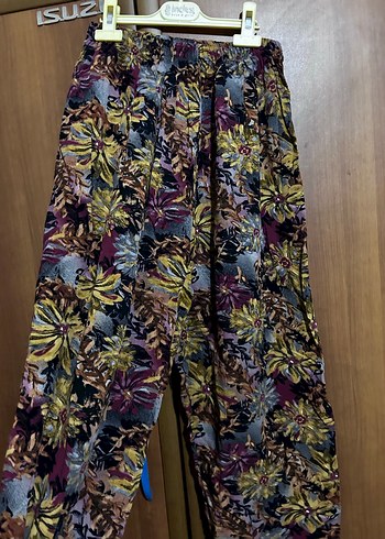 Çiçek Desenli Bol Kesim Pantolon