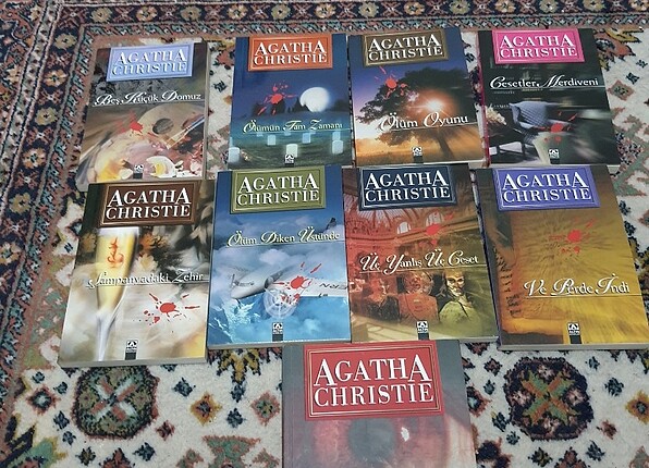 AGATHA CHRISTIE