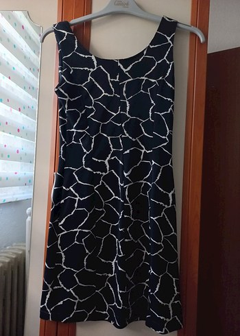 Zara Siyah Beyaz Zebra Desenli Midi Elbise