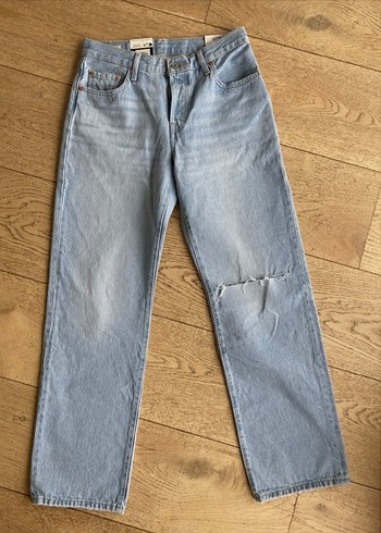 Levis 501® 90'lar Mavi Yırtmaçlı Geniş Kesim Kot