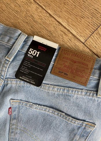 26 Beden 501® 90'lar Mavi Yırtmaçlı Geniş Kesim Kot