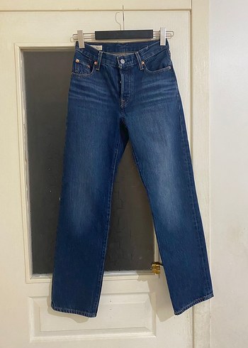 Levis ribcage jean