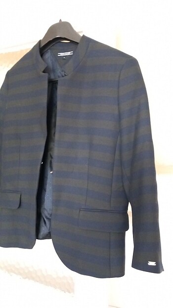 Tommy Hilfiger Lacivert gri çizgili.