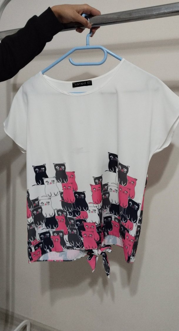 Beyaz Bağlamalı Baskılı Kedi Desenli Tişört - Görsel 5