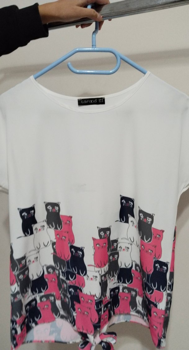 Beyaz Bağlamalı Baskılı Kedi Desenli Tişört - Görsel 4