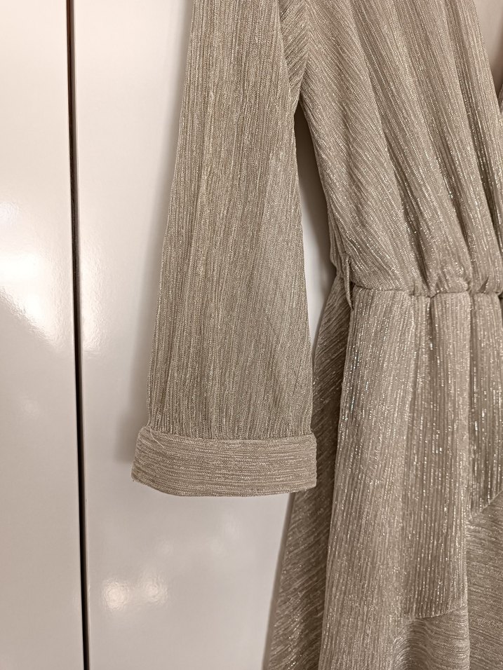 Bej V Yaka Uzun Kadın Elbise - Görsel 3