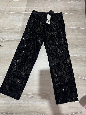 Zara pullu payetli pantolon