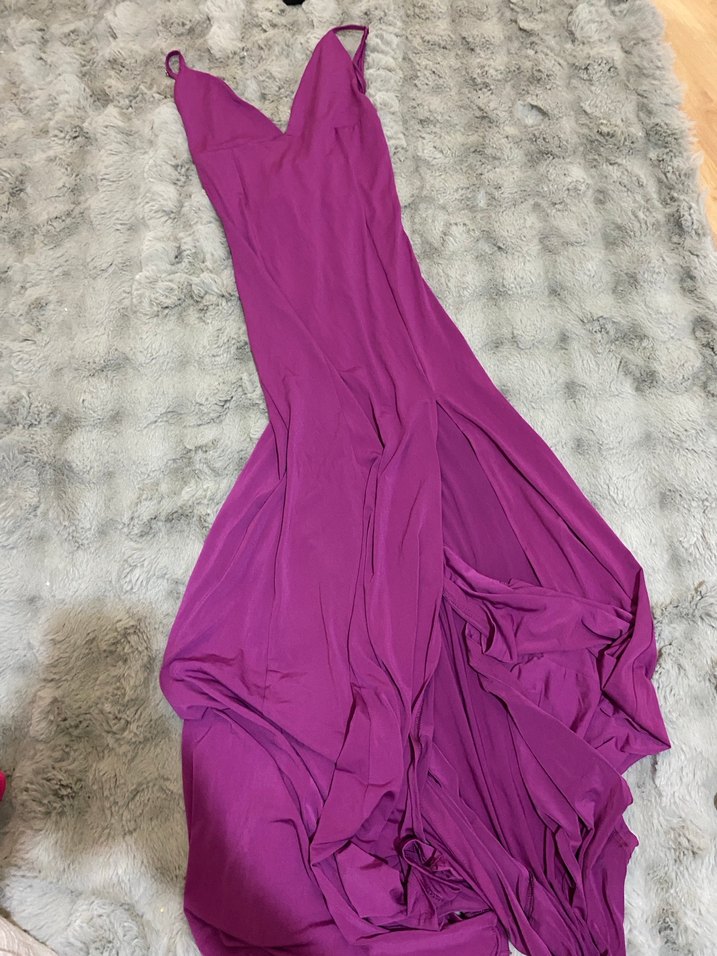 Mor Uzun Yırtmacli elbise - Görsel 2