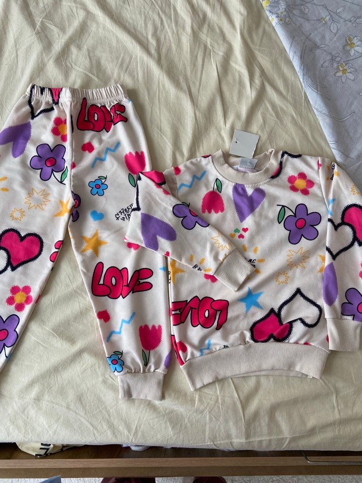 Çiçek ve Kalp Desenli Bebek Kız Takımı - Görsel 2