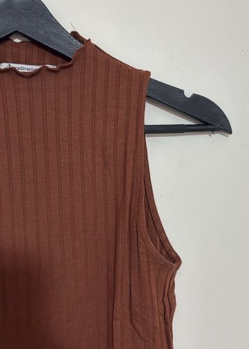 Kahverengi Yüksek Yakalı Kolsuz Kadın bluz - Görsel 3