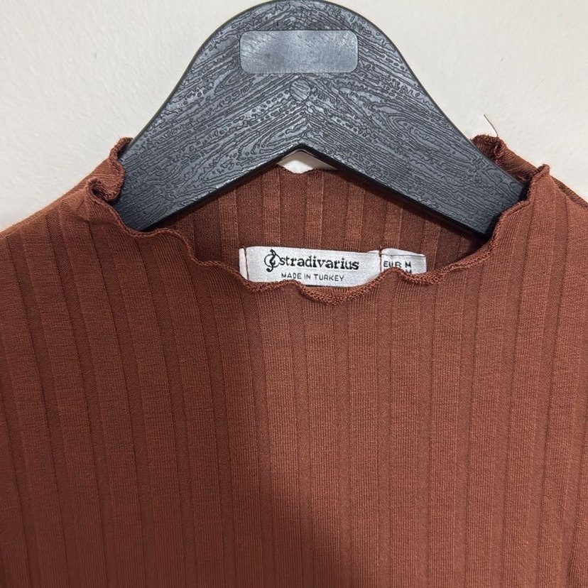 Kahverengi Yüksek Yakalı Kolsuz Kadın bluz - Görsel 2