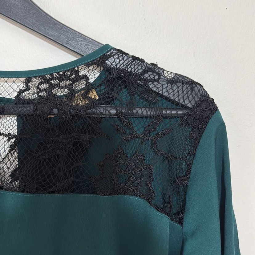 Düğmeli V Yaka Uzun Kollu Bluz - Görsel 3