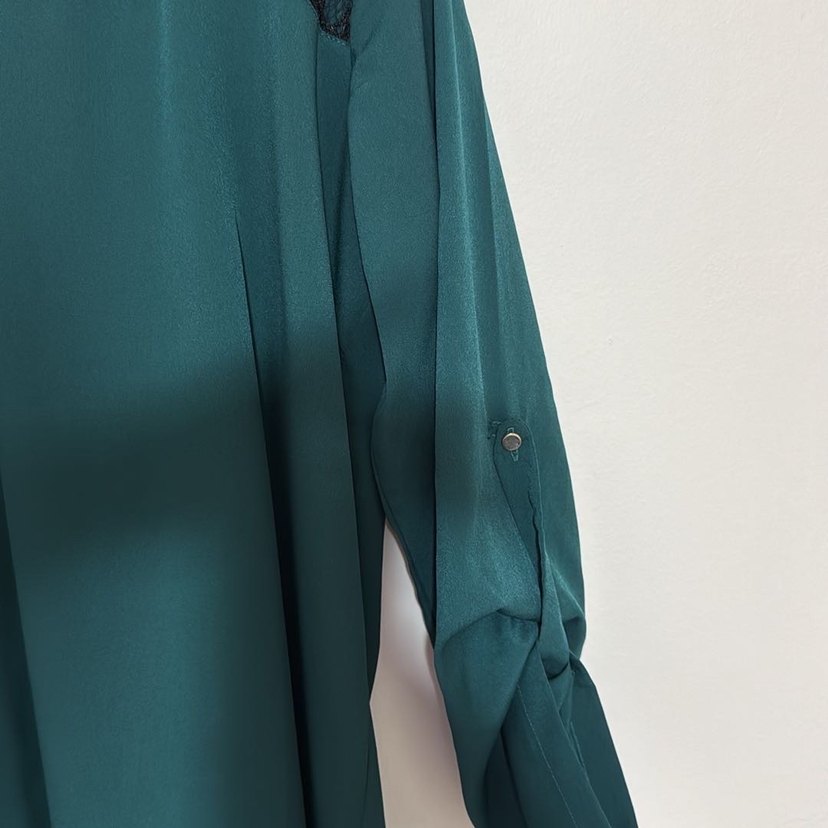 Düğmeli V Yaka Uzun Kollu Bluz - Görsel 2