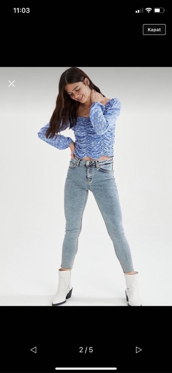 Mavi Çiçekli Büzgülü Kadın Bluz - Görsel 4