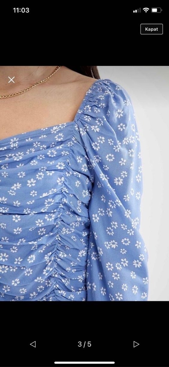 Mavi Çiçekli Büzgülü Kadın Bluz - Görsel 3