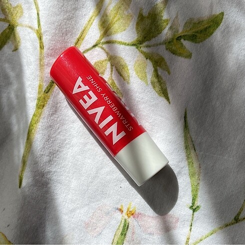 Nivea Çiçekli Lip Balm