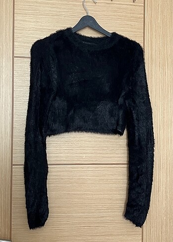 stradivarius siyah tüylü crop triko