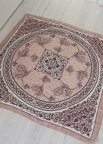 Kenar kıvırmalı pamuklu esarp/yazma