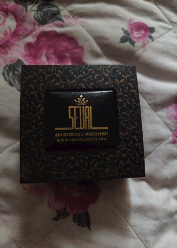 Parlak Altın Renkli Kadın Kol Düğmeleri kutusu - Görsel 2