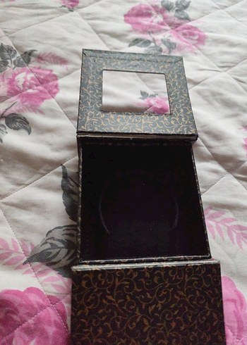 Parlak Altın Renkli Kadın Kol Düğmeleri kutusu - Görsel 3