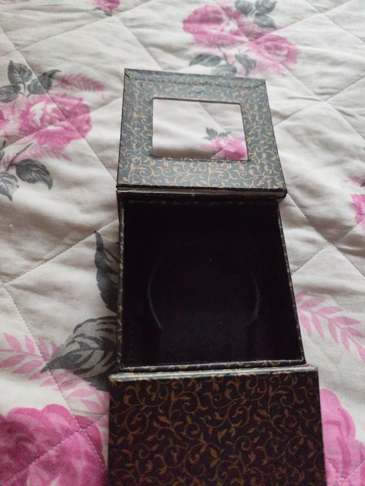 Parlak Altın Renkli Kadın Kol Düğmeleri kutusu - Görsel 3