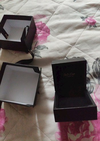 Altın Renkli Minimalist Kadın Kol Düğmesi kutusu - Görsel 5