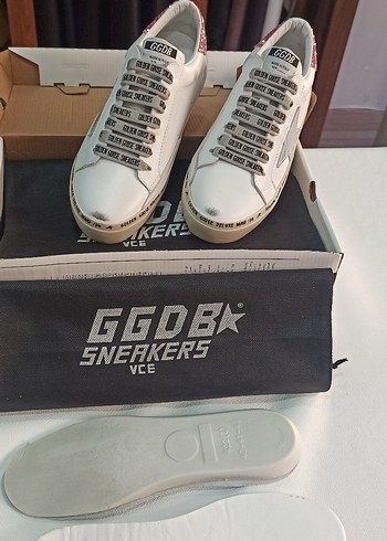 Golden Goose Deluxe Golden Goose Deluxe 40 BEYAZ SİMLİ PEMBE