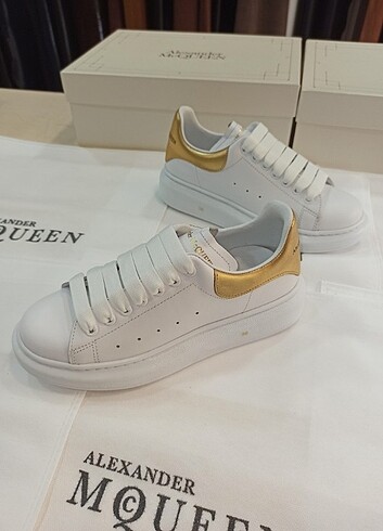 40 Beden beyaz Renk Alexander McQueen 40 BEYAZ arka kısım GOLD