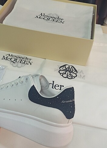 Alexander McQueen Alexander McQUEEN 37 BEYAZ PARLAK TAŞLI 