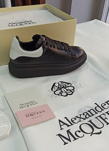 37,5 Beden siyah Renk Alexander McQUEEN 37,5 SİYAH 