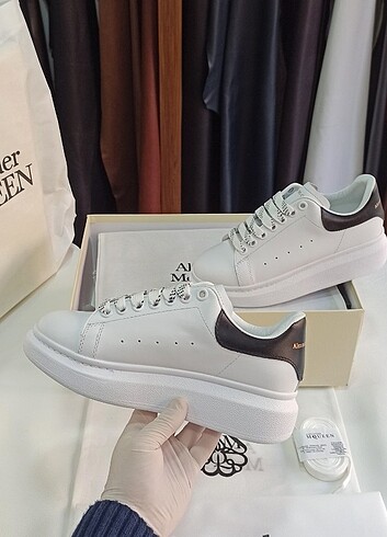 37 Beden beyaz Renk Alexander McQUEEN 37 BEYAZ