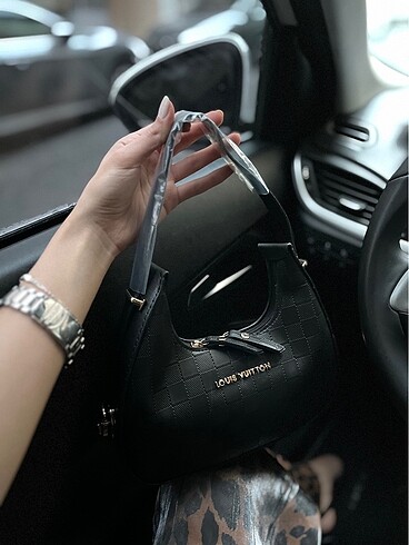 LOUIS VUITTON Ay model siyah kadın çanta