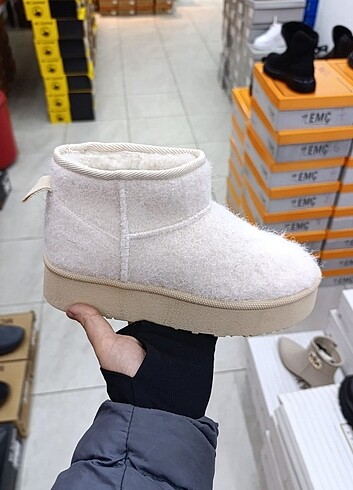 Ugg Ugg bot 
