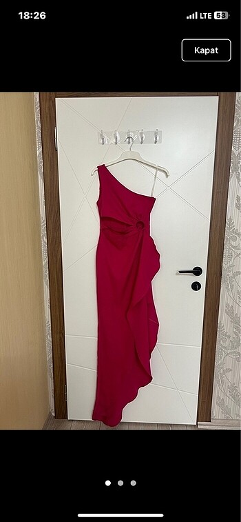 Pembe elbise