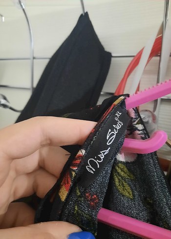 xl Beden siyah Renk Siyah Çiçek Desenli V Yaka Midi Elbise