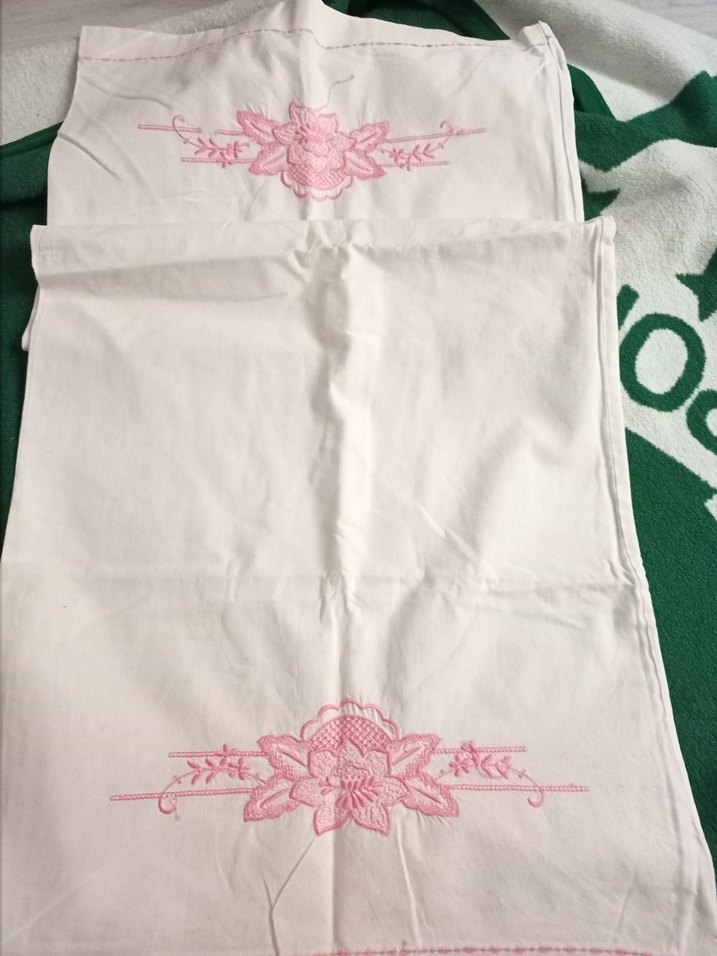 Nakışlı Beyaz Yastık Kılıfı - Görsel 2