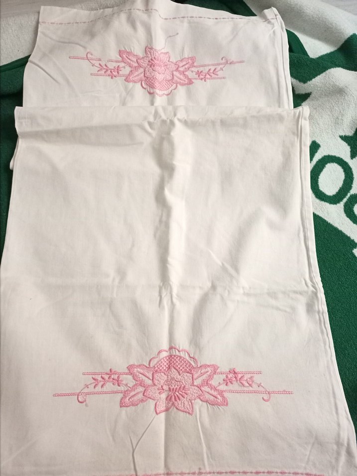 Nakışlı Beyaz Yastık Kılıfı - Görsel 3