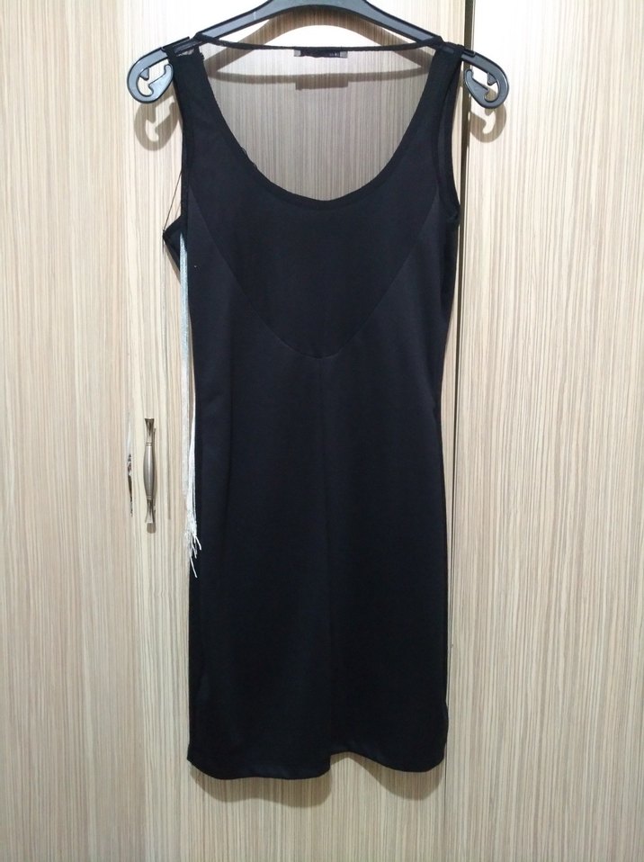 Püsküllü Siyah Kolsuz Uzun Elbise - Görsel 3