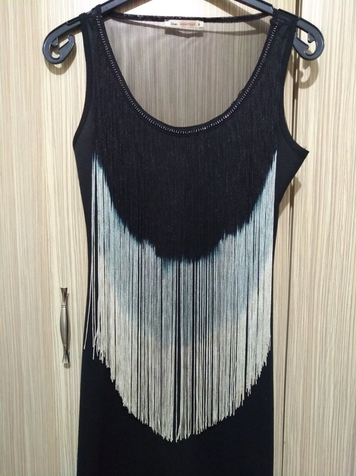 Püsküllü Siyah Kolsuz Uzun Elbise - Görsel 2