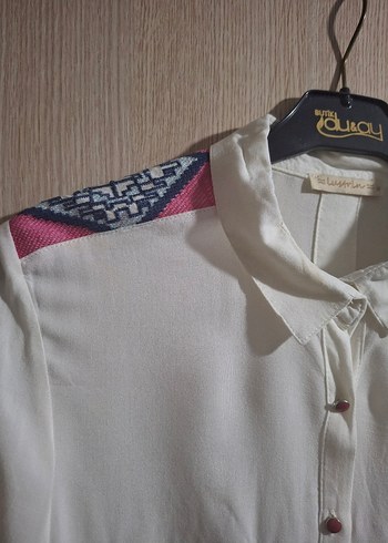 Düğmeli Beyaz Kadın Pamuk Gömlek - Görsel 2