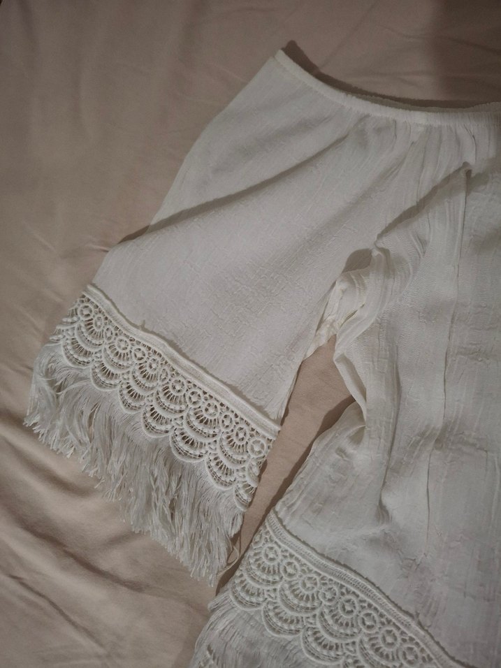 Bohem Beyaz Nakışlı Fırfırlı Bluz - Görsel 2