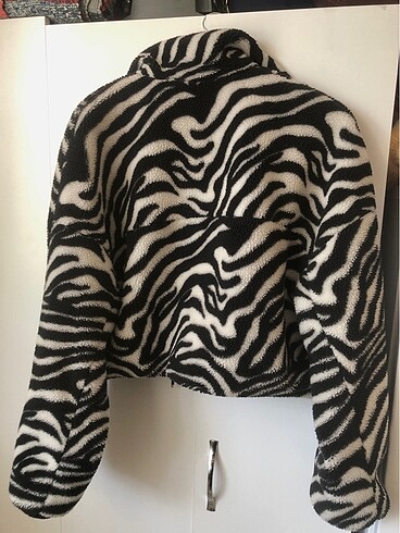 m Beden Bershka zebra desenli polar ceket